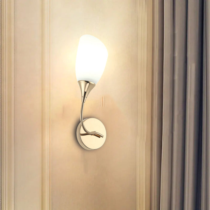 Elegant Wall Light – Gold Finish with Frosted Glass Shade